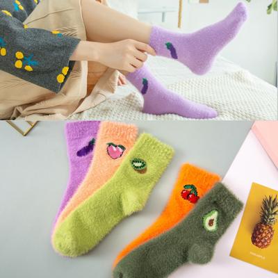 Calcetines lindos de terciopelo coral para mujer Invierno Cálidos Calcetines de piso Dibujos animados Fruta Calcetines de Navidad Aguacate Melocotón Forro polar Medias térmicas