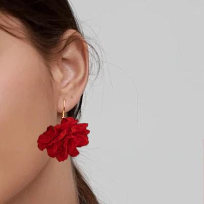 Simulierte Stoffblumenohrringe mit stilvollem Design rotbraun mit Kuchen böhmischer Stil