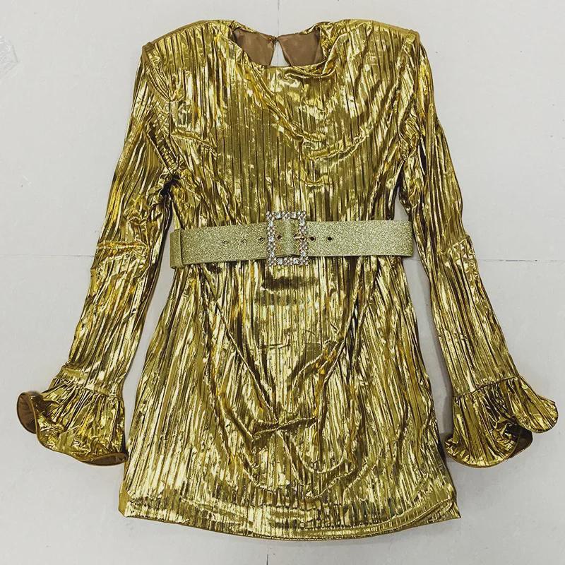 Auf Lager 2025 Celebrity Collection: Glänzendes Mini-Abendkleid mit plissiertem Rock und Bindegürtel