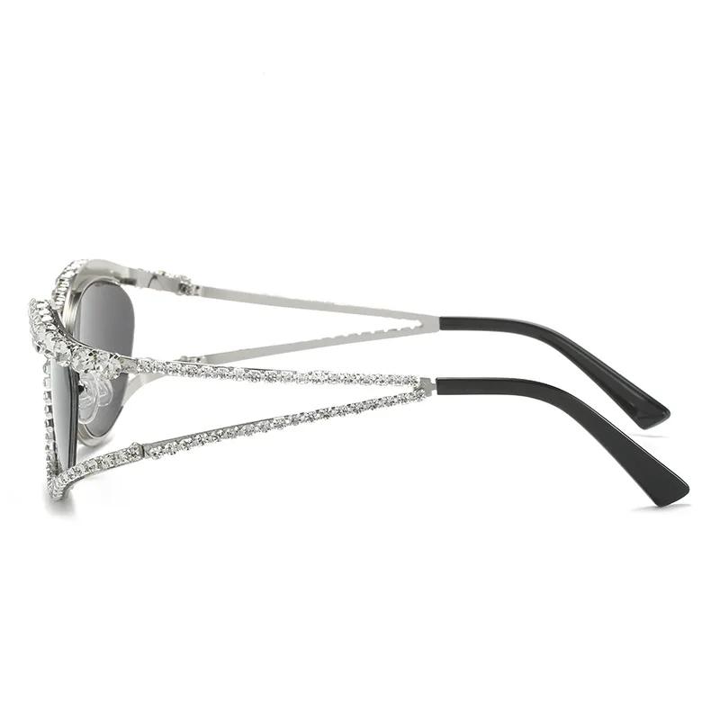 Luxury Cat Eye Sunglasses with Color Diamonds Fashion Trend Women Glasses Gafas De Sol Personalized Crystal Design