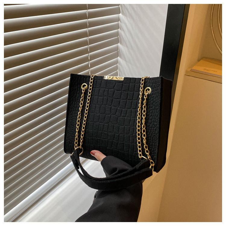 Модная фетровая сумка через плечо 2023 Весна Новая коллекция Большая сумка-тоут Простая повседневная сумка через плечо чёрный