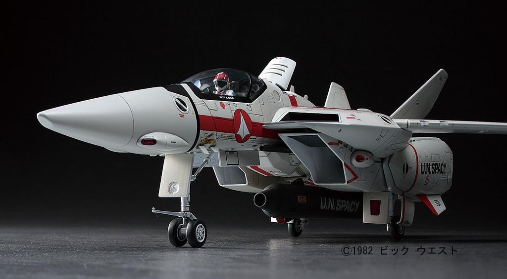 Hasegawa Super Dimension Fortress Macross Valkyrie Vermilion Platoon Scale Plastic Model MC02 VF-1J/A 1/48
