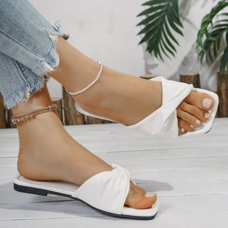 Fashion 2025 Summer New Fashion Open Toe Solid Color Simple Leather Surface Versatile r Large Slippers Square Heel Shoes Women