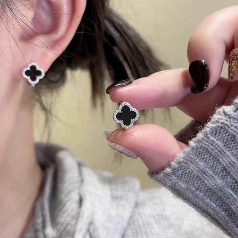 Classic Luxury Four-Leaf Clover Delicate Rhinestone Women's Earrings Netroots High-Level Sense Of Earrings