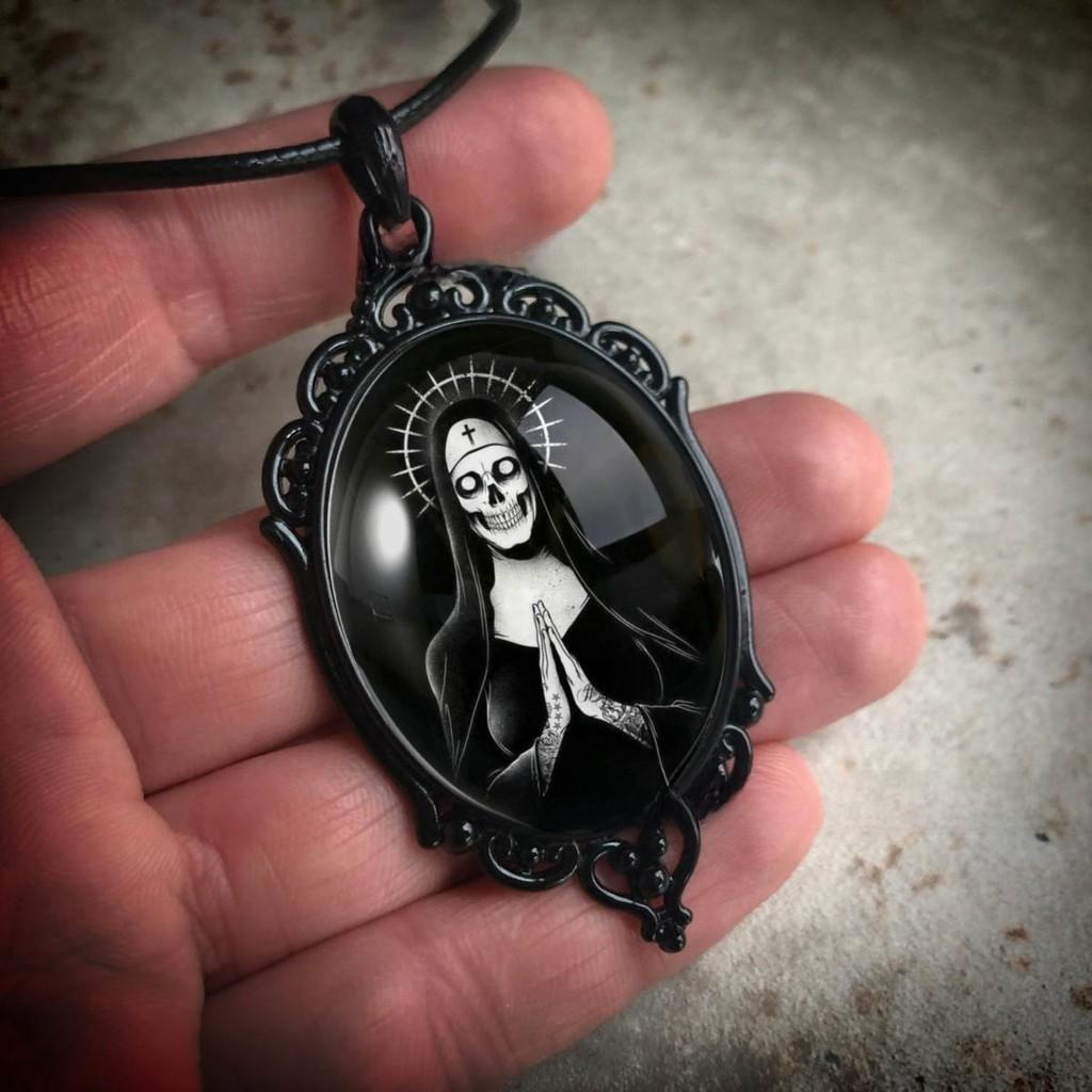 Geometric Gothic Black Glass Pendant Necklace With Alloy Chain For Unisex Fashion