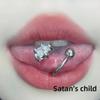 Piercing de langue en acier titane de type S Satan's Child
