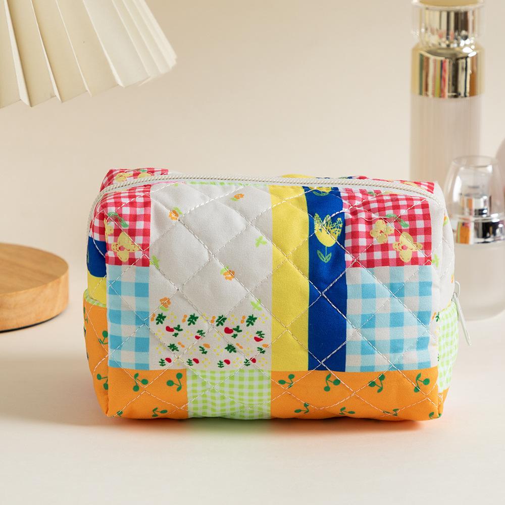 Lipstick Storage Bag Compact Travel Makeup Case Floral Makeup Bag Quilted Makeup Pouch For Everyday Use Gift