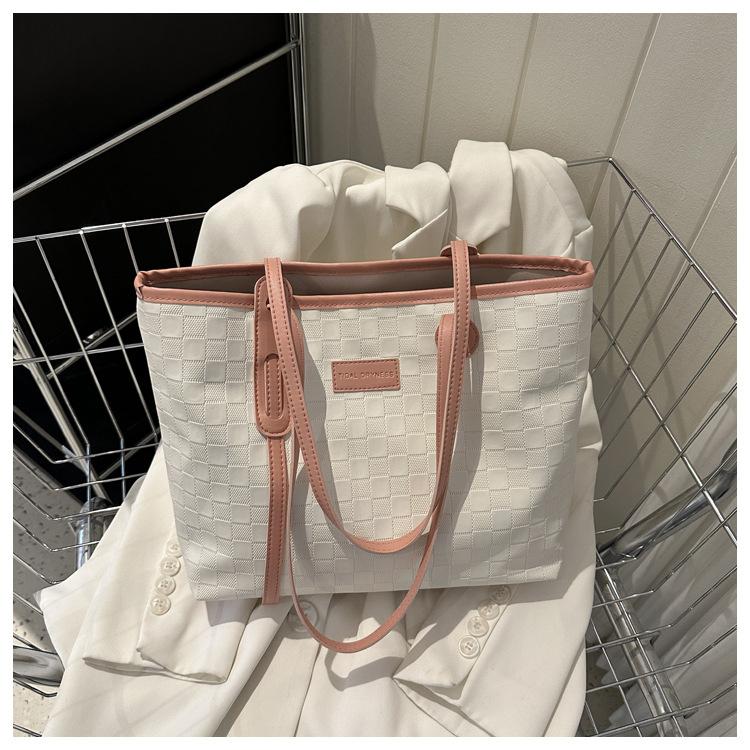 Large capacity casual PU shoulder bag 2025 new fashion pendant commuter bag simple tote bag