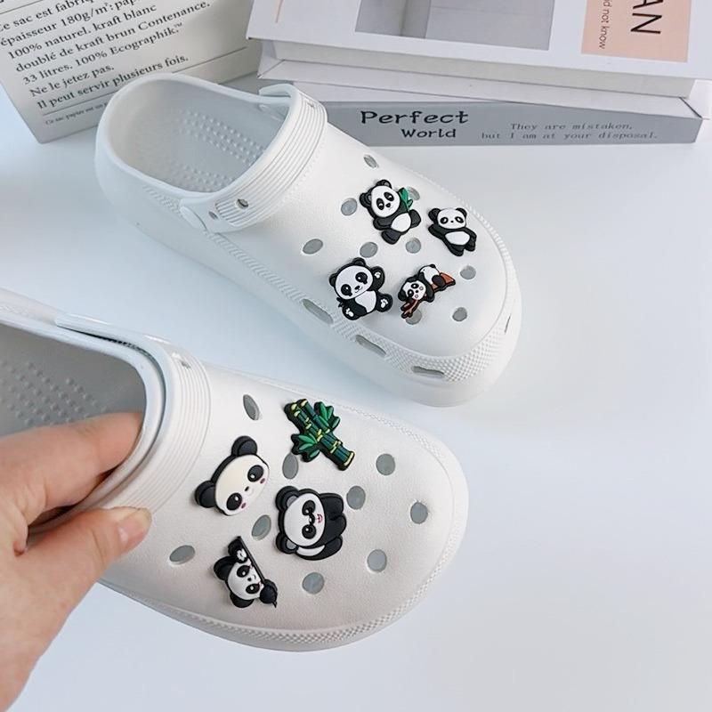 8 Stück Mode Schuhanhänger für Clogs Set Zubehör Lochschuh Schnalle Niedlicher Panda Bambusblatt DIY Schuhdekorationen