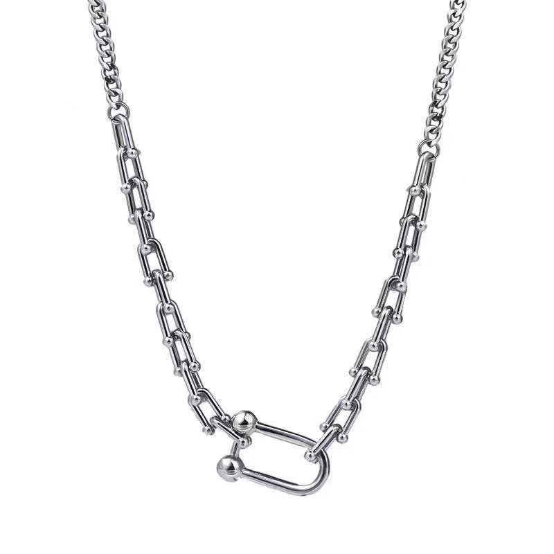 

Cool Sa cold wind horseshoe buckle splicing chain necklace male tide ins design collarbone chain