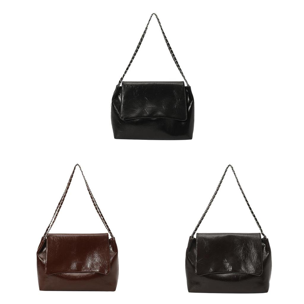 Street Style Womens Fashion Shoulder Bag With Chain Detail And Inner Pocket For Outings