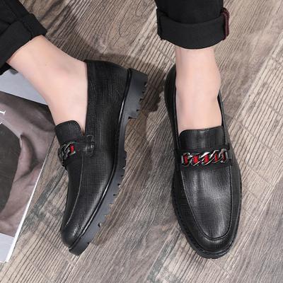 Sapatos Masculinos Clássicos Loafers Modernos de Designer com Corrente de Metal Slip-on Casuais de Couro