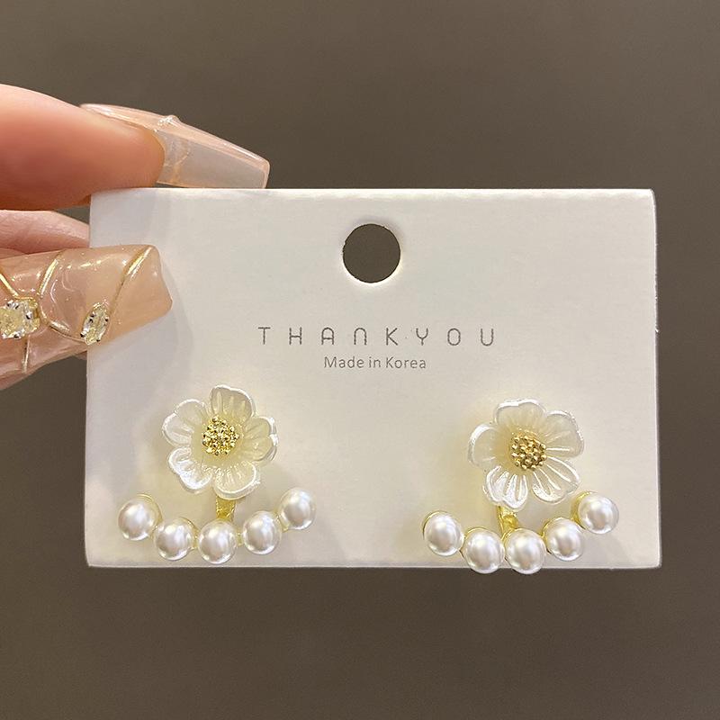 Fashion Imitation Pearls Flower Stud Earring for Women Girls Sweet Korean Earring Summer Jewelry Gift