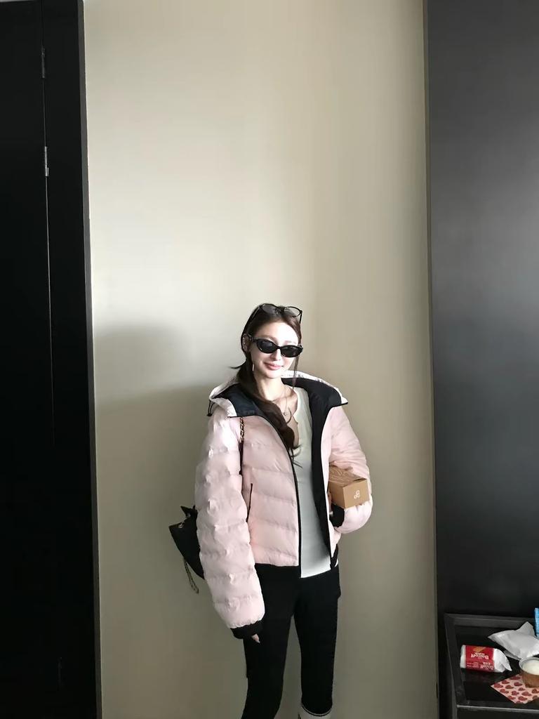 Winter new white duck down white ribs down jacket women's short hooded warm contrasting coat