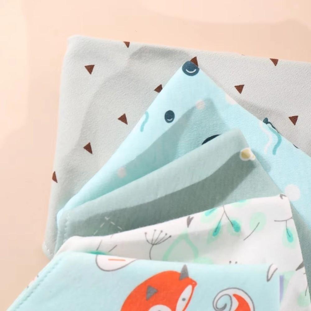 5PCS/SET Cartoon Print Cotton Bibs Triangle Design Saliva Towel Unisex Style Feeding Bibs Mealtime