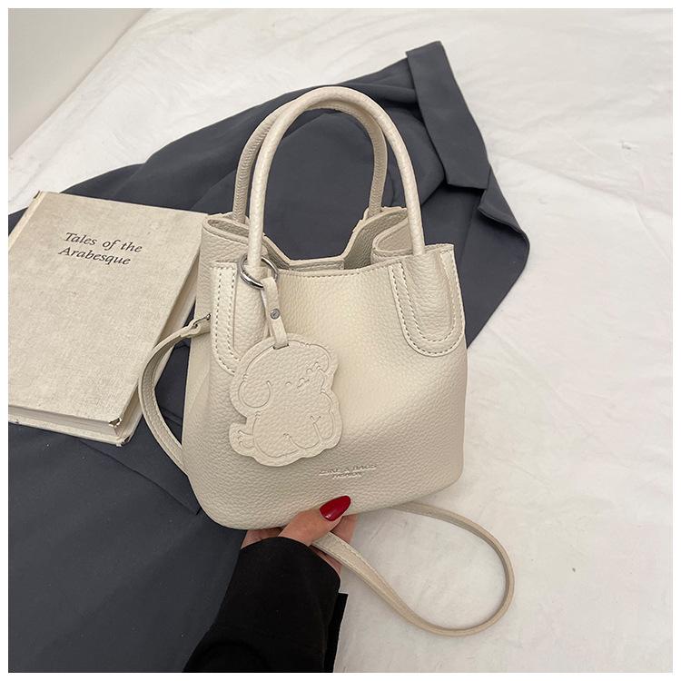 

Fashion women s portable bucket bag texture foreign style small bag women s 2025 spring new popular versatile messenger bag