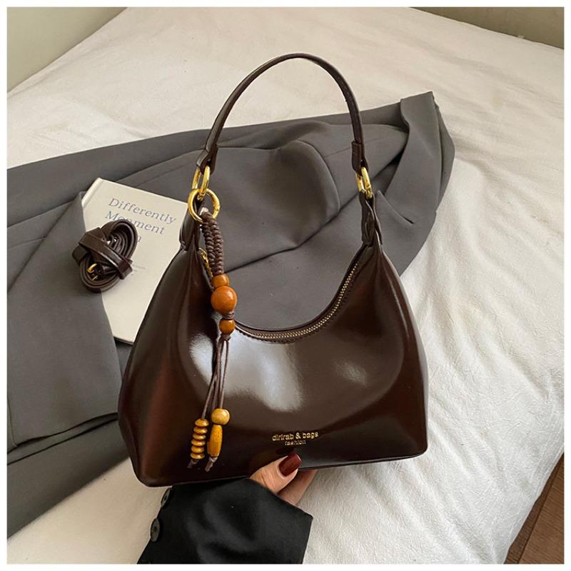 Fashionable Oil-wax Leather Hand-held Crescent-shaped Bag, A High-end Retro Niche Single-shoulder Crossbody Bag