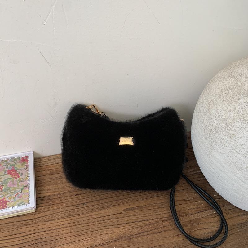 Cute Plush Handbag Women's 2025 Autumn Popular New Fashion Simple Foreign Style Casual Shoulder Messenger Bag