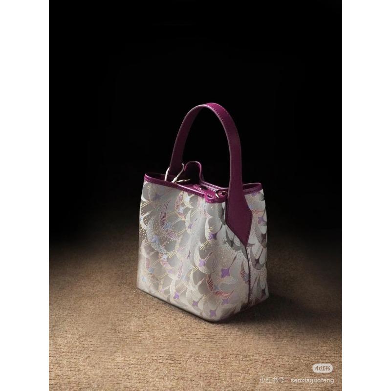 

New Chinese-style portable small bag women s summer new product high-end embroidery national style shoulder bag versatile oblique span bag