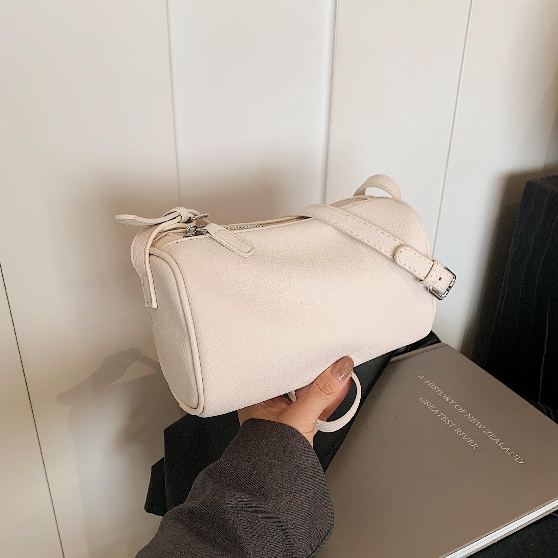 

Simple Fashi Casual Crossbody Bag 2026 Newest Luxury Small Sport Pillow Bag Commuter Women s Bag