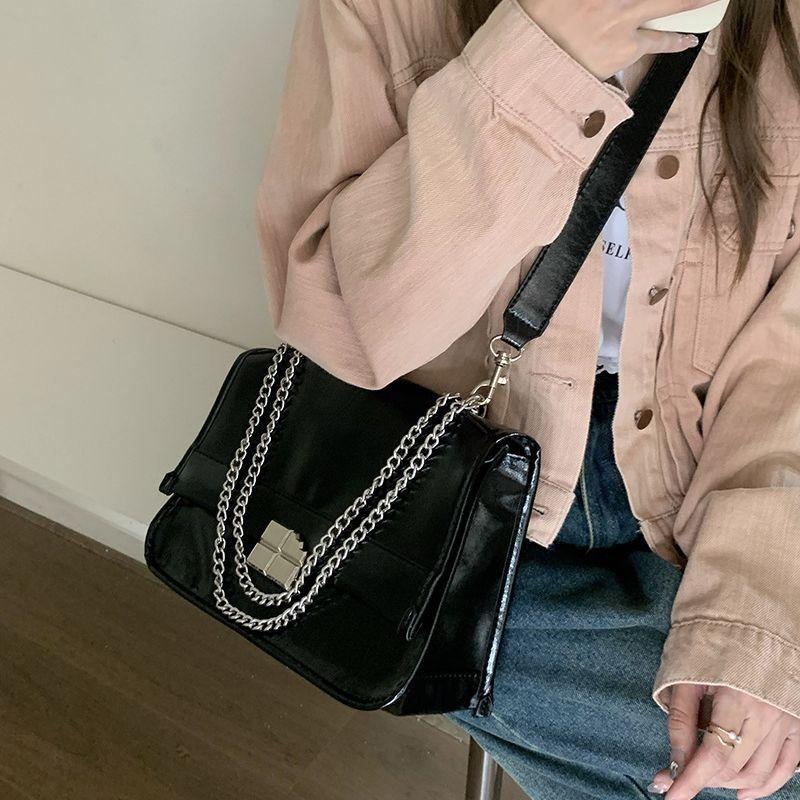 Niche Design Texture Underarm Bag Women's New Trendy Cool Chain Bag Versatile Large Capacity Shoulder Messenger Bag