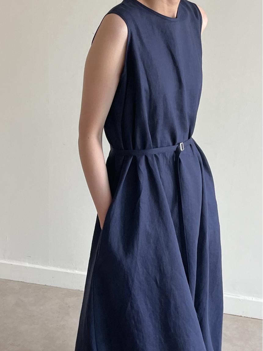 

Elegant Summer Sleeveless Dress - Light Luxury Niche Design with Lace-Up Slimming Fit Extra Large синий