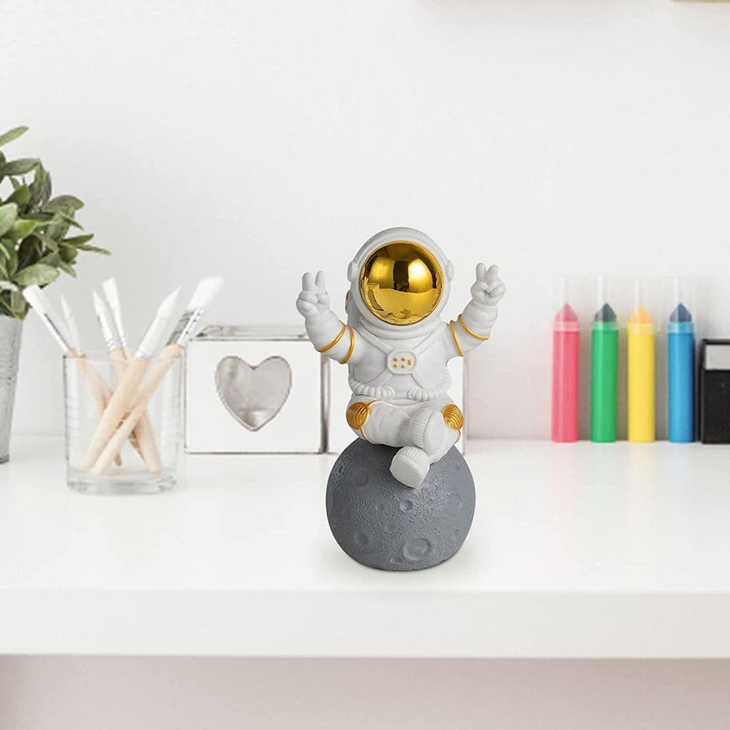 Cute Outer Space Astronaut Figurine Action Figure Toys Statue for Showpiece Home Living Room Decor Office Desktop Decoration Car Dashboard