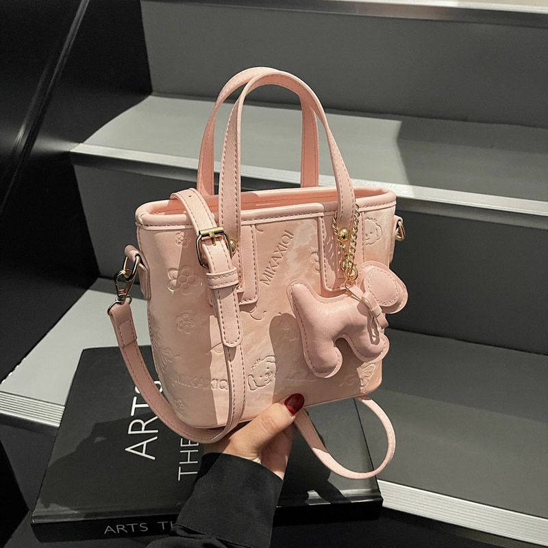 Super Fire Small Bag Women's 2025 New Trendy Niche Versatile Messenger Bag Commuting To Work Portable Bucket