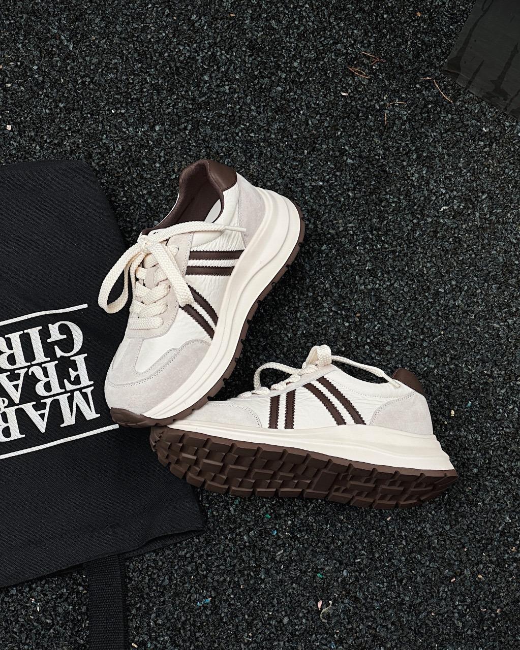 

Versatile original black and white lightweight soft sole heightening casual dad shoes 2025 new mesh breathable sports shoes women s summer 35