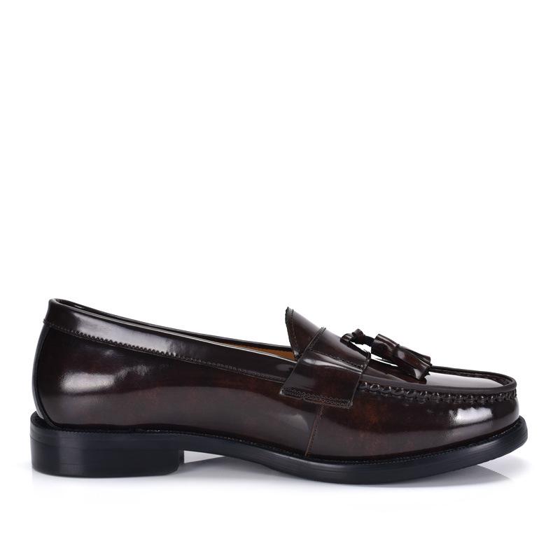 Herren-Loafer im britischen Stil mit Quasten: Modische Slipper aus Lackleder für Business Casual und formelle Anlässe