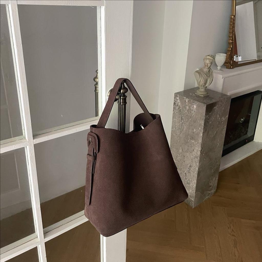 Elegant Brown Suede Tote Bag – Soft & Spacious Shoulder Bag for Travel & Daily Use