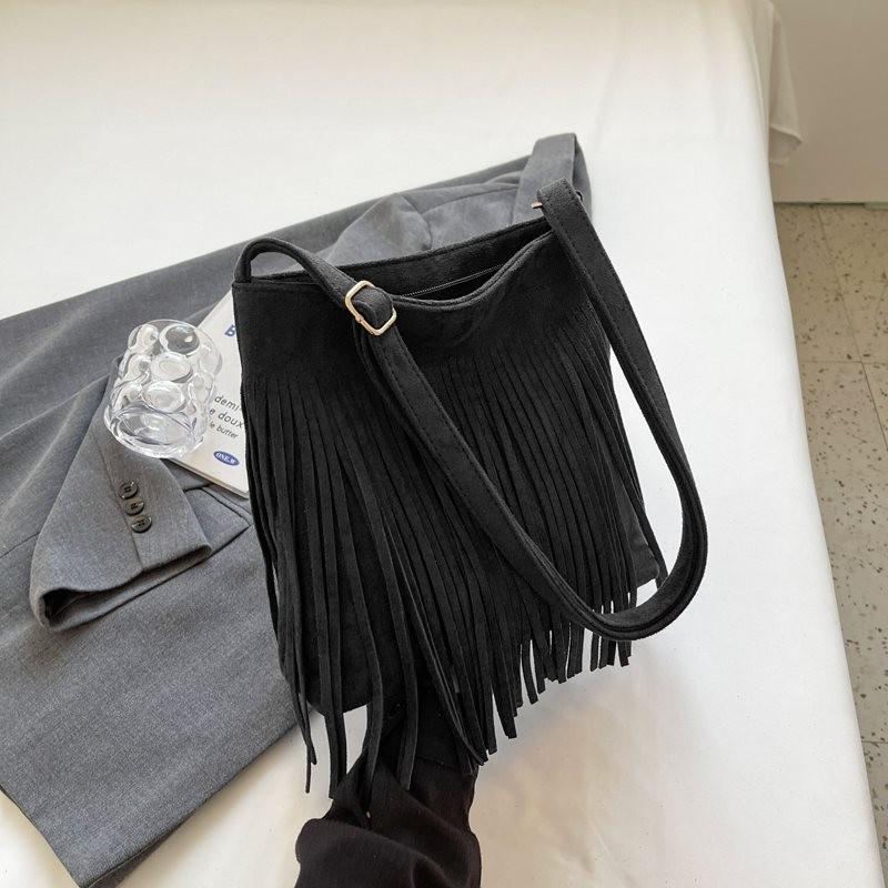 Stylish Retro Faux Leather Shoulder Bag For Women With Charming Tassel Detail