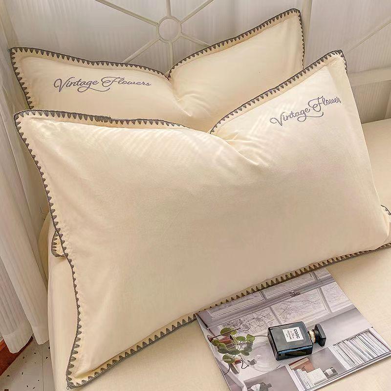 Un par de fundas de almohada de algodón puro de alta calidad de 48 x 74 cm para todas las estaciones.