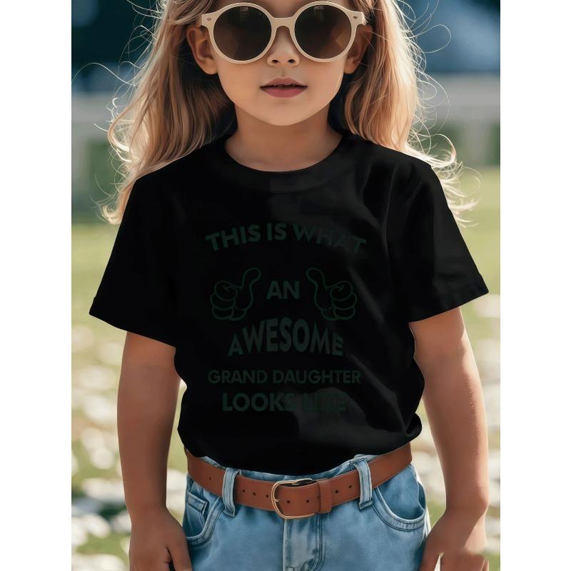 Mädchen T-Shirt mit Rundhalsausschnitt, kurzärmelig: "So sieht eine tolle Enkelin aus"