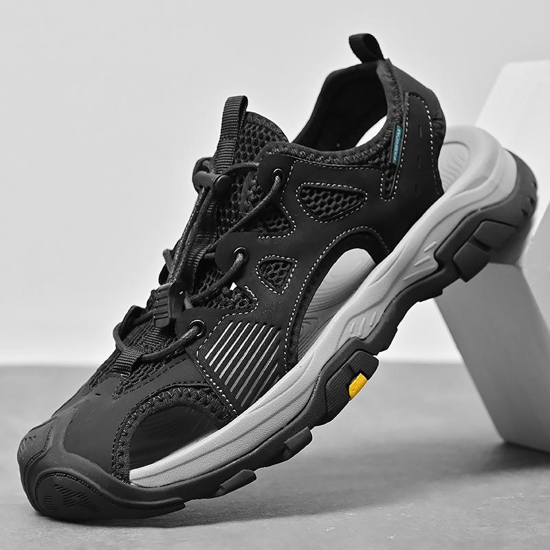 Beach shoes men's 2025 new summer hollow breathable sandals men's go out bag head lightweight non-slip soft-soled mesh shoes