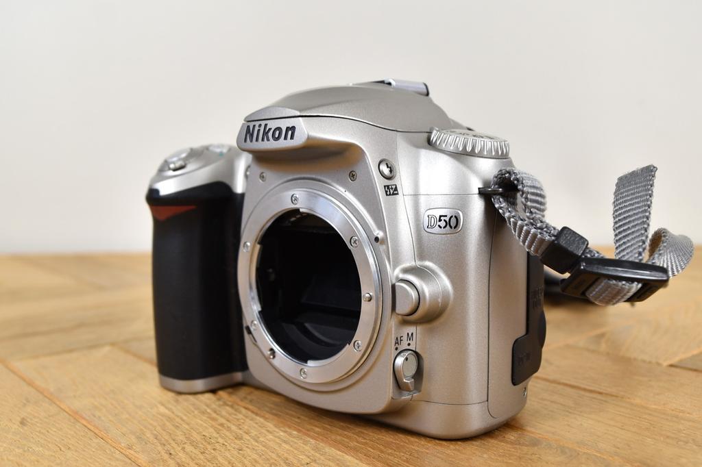 Nikon D50 6.1 MP Digital SLR Camera Body Only Silver Tested