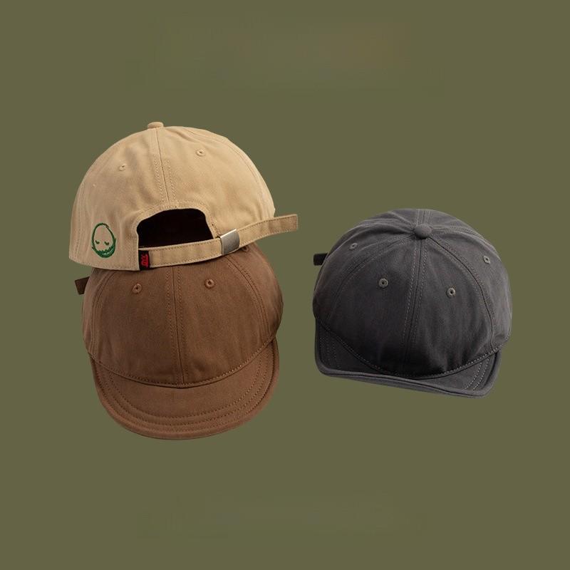 Short Brim Side Smile Baseball Cap With Adjustable Cotton Material For Casual Summer Wear