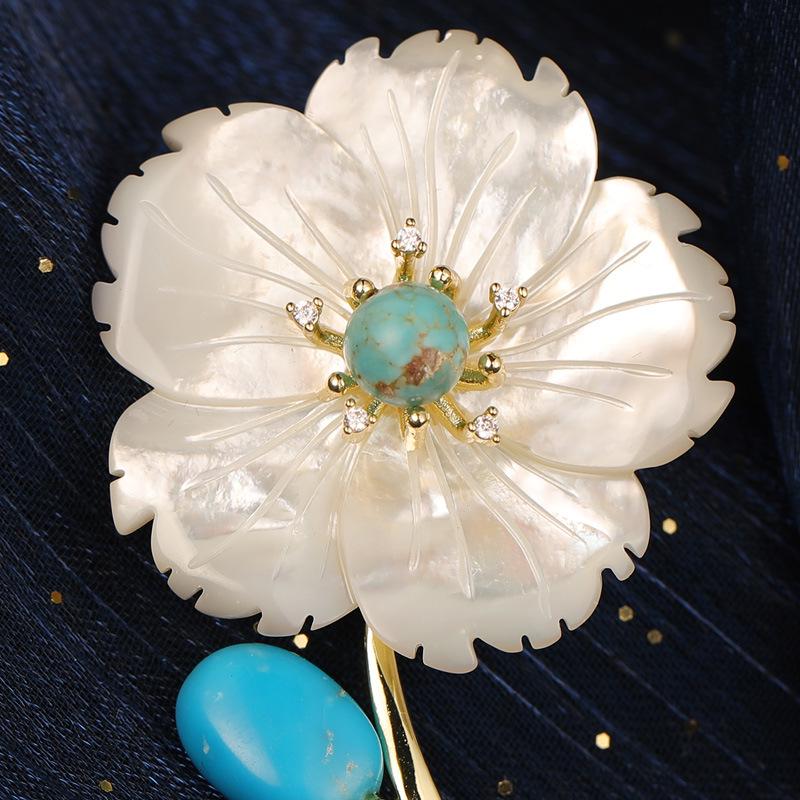 

Роскошная брошь в стиле ретро Ханфу от Tian She: Синяя бирюза и натуральный перламутр