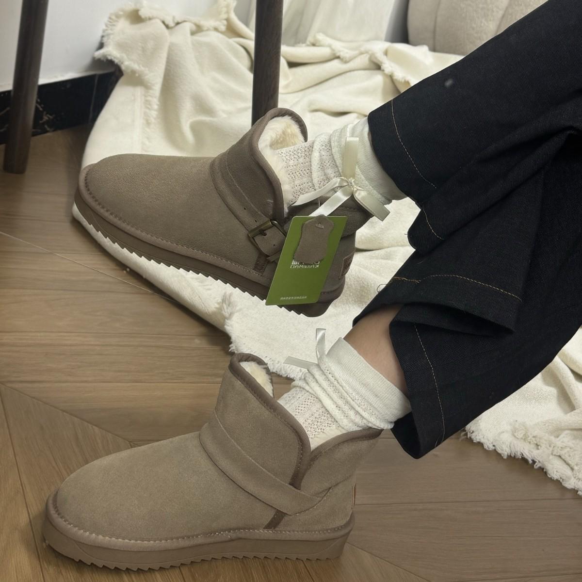 

Women s shoes snow boots women s winter 2025 new velvet thickened thermal boots bread women s shoes Northeast large cotton shoes 39