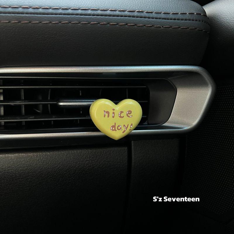 

A Creative Pistachio-Shaped Car Air Vent Decoration Ornament, Car Fragrance Diffuser Stone, Light Perfume Stress-Relief Accessory Love Gift Aromatherapy