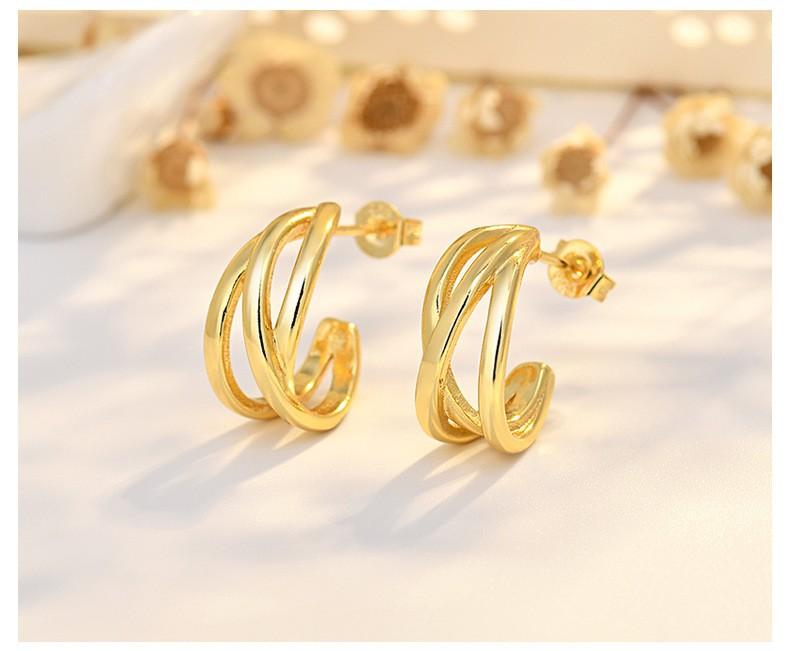 

BELLA BOX Star-style earrings, women s golden wrapped earrings, niche design, light luxury stud earrings, and high-end ear rings золотий