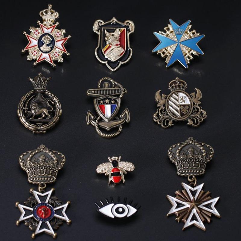 New Vintage Metal Badge British Crown Brooch Pin Retro Shield Medal Denim Pins for Backpack Accessories