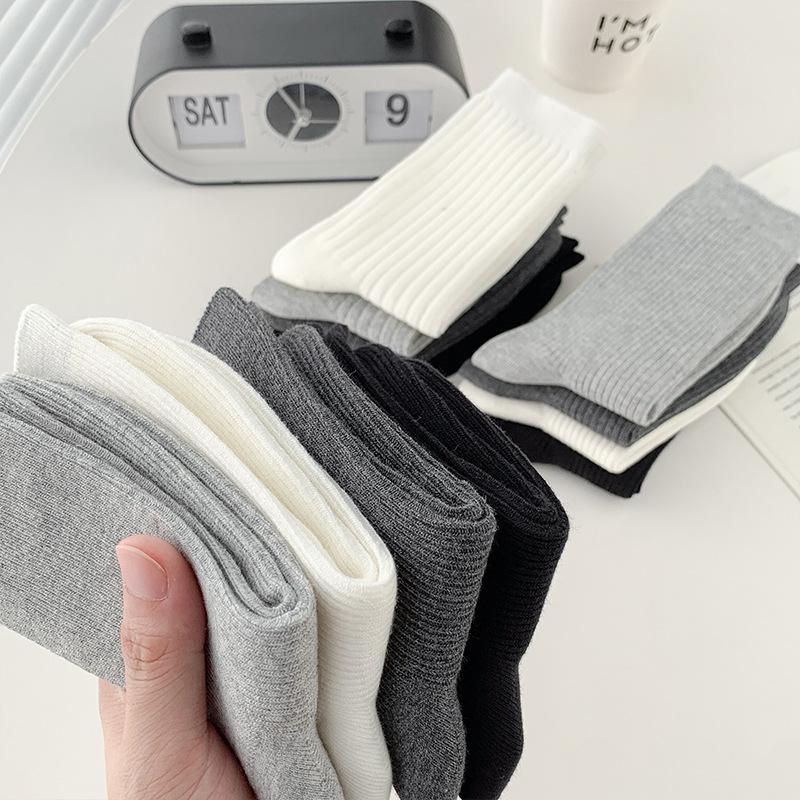 Dámské jarní a podzimní jednobarevné jednoduché bavlněné ponožky absorbující pot a prodyšné