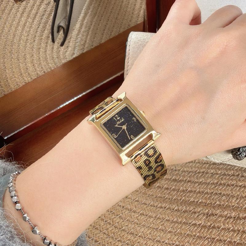 Golden Leopard Print Design Sense Atmospheric Trend Personality Fashionable Women'S Watch