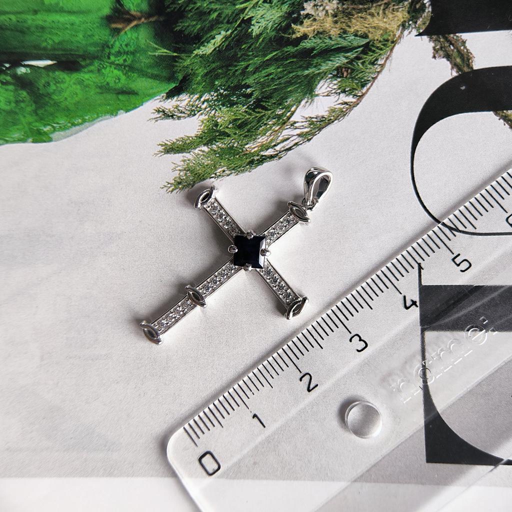 Серебряный крестик с сапфиром 1.334ct, фианитами (2206668)