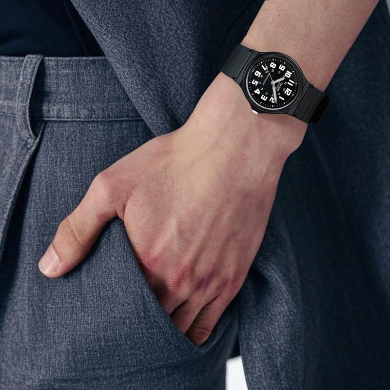 Casio STANDARD Series Quartz Movement Resin Strap Japanese and Korean Watch 38.8 Men's Watch Black Dial MQ-71-1B
