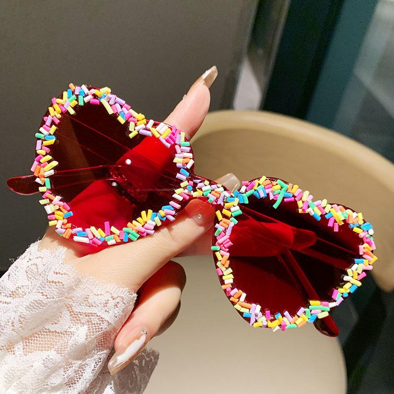 Popular y2k Vintage Love Heart Sunglasses Women For Men Luxury Brand Design Sun Glasses Punk Cake Candy Pink Cute Party Eyewear
