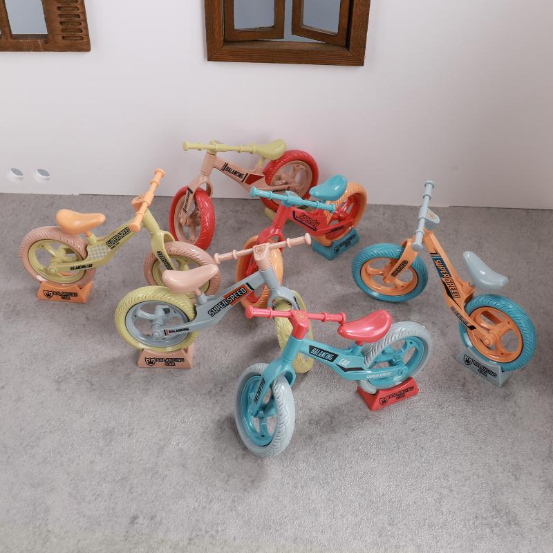 1 Stück Lustiges 3D Mountainbike Modell Puppenhaus Zubehör Für 17cm V1 V2 Puppe Trendiger Kreativer Spleiß-Fahrrad-Schmuck