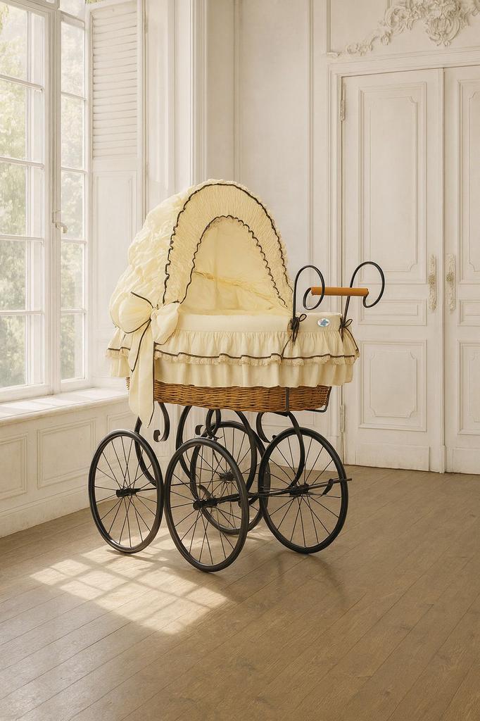 Retro Emma Moses Basket - Natural + Cream Lace Bedding