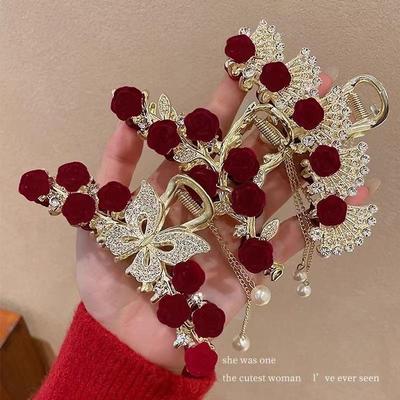 Retro Burgunderrose Quaste Haarspange: Eleganter Schwingender Hai-Clip im Antiken Stil